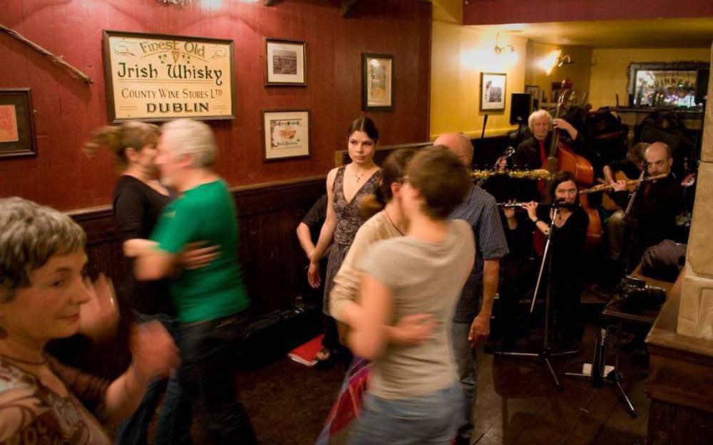 Ce soir, un bal aux couleurs de l’Irlande va secouer #RisOrangis ➡️ m.leparisien.fr/ris-orangis-91… 🍀 <a href="/mjc_ris/">MJC Ris</a> <a href="/VilleRisOrangis/">Ville de Ris-Orangis</a> #saintpatricksday