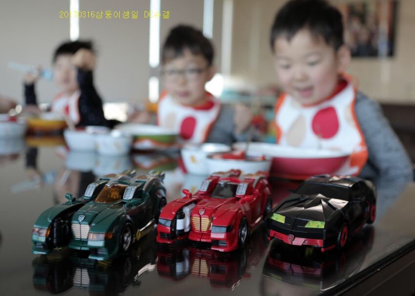 withtriplets's tweet photo. กินเค้กวันเกิด เจ้าหนูมิงตั้งใจกินใหญ่เลย เกลี้ยงจานเลย สงสัยต้องเบิ้ลแน่ๆ 😳😂 #6yearsSongtriplets #HBDSongtriplets https://t.co/RHe6ESf592
