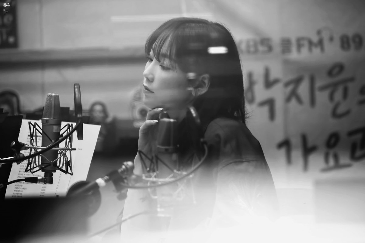 [PIC][14-03-2017]TaeYeon trở thành khách mời trên "KBS CoolFM Park Jiyoon's Gayo Plaza Radio" + Ghi hình cho chương trình "KBS Yoo Hee Yeol Sketchbook" vào hôm nay - Page 4 C7GpiNqXwAAlXyH