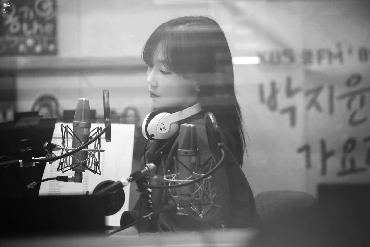 [PIC][14-03-2017]TaeYeon trở thành khách mời trên "KBS CoolFM Park Jiyoon's Gayo Plaza Radio" + Ghi hình cho chương trình "KBS Yoo Hee Yeol Sketchbook" vào hôm nay - Page 4 C7GpiNrW4AAO5nw