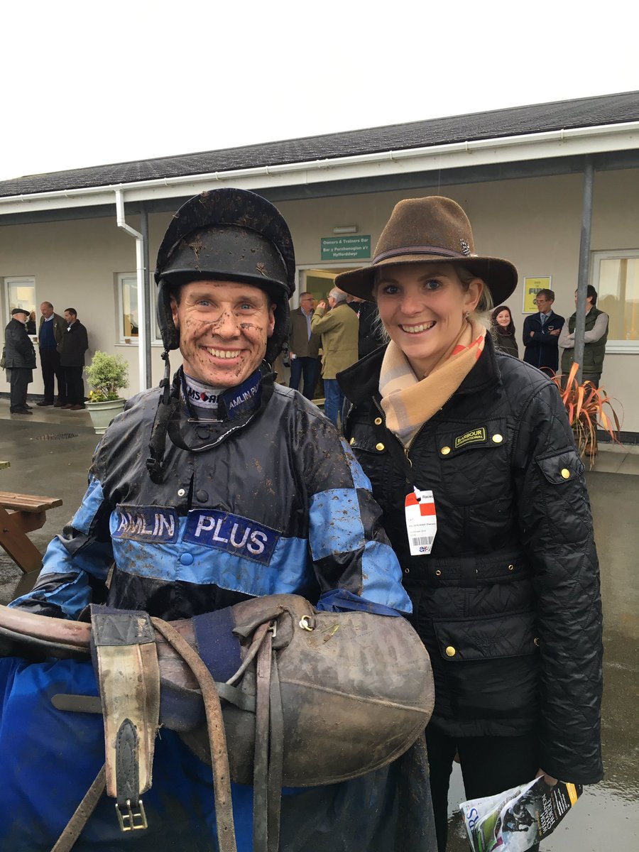 welshpedigrees's tweet photo. @dickyjohnson77 Good Luck today Richard from me and @catreed21 Hopefully you will be in the winners enclosure like that day at Ffos Las! 🍀 https://t.co/Yq2Gi9obr8