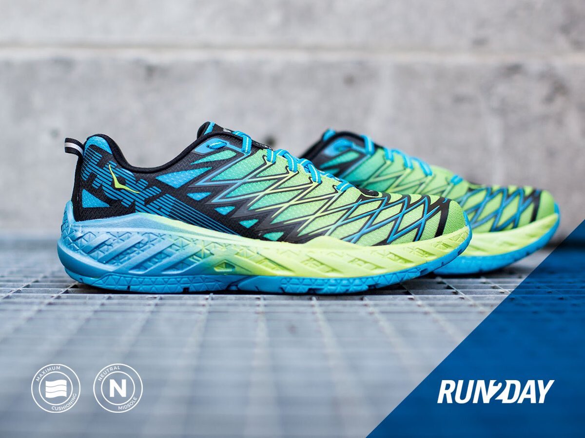 De nieuwe snelle HOKA Clayton 2 bij ons in huis!! Licht en reactief #marathon #run2forty2