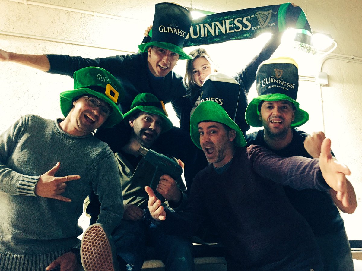 STempleBar's tweet photo. Comença el #SaintPatricksDay2017
#IrishMarch #IrishMusic #MusicaDeTaverna #IrishMusicParty
#QuanLesGerresAlçarem
☘️ @STempleBar ☘️ https://t.co/EtrmbFlytl