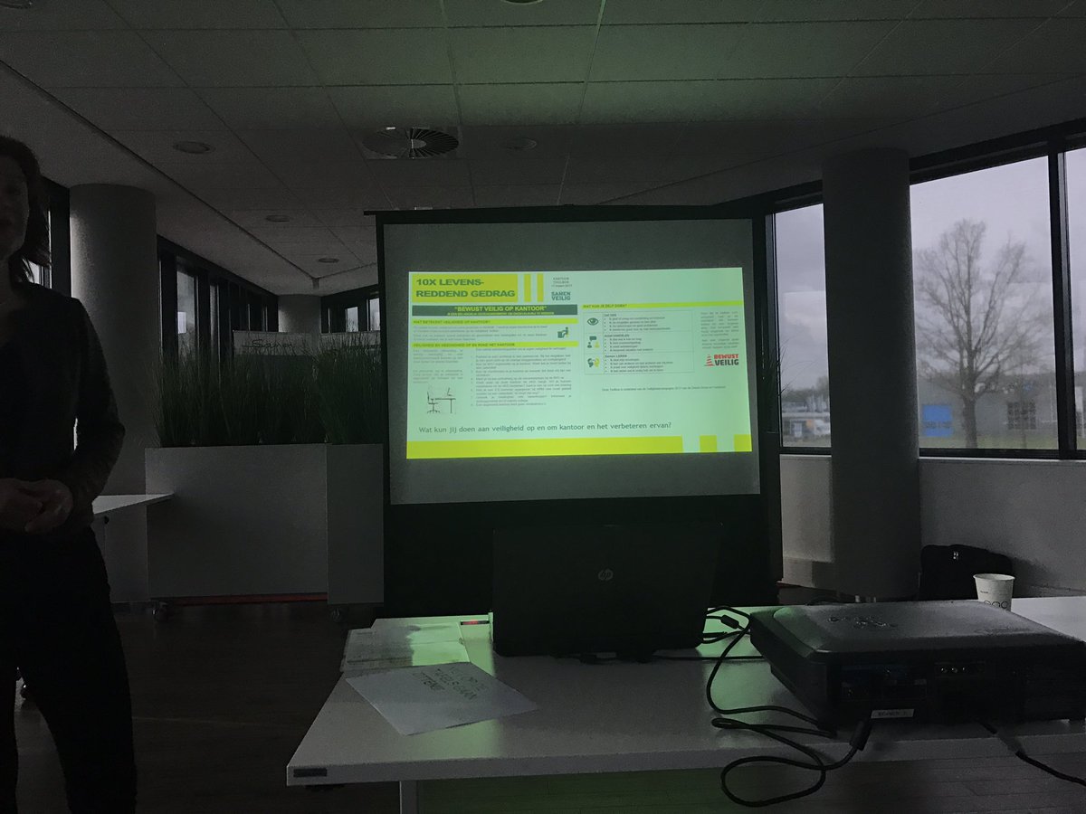 We trappen vandaag gezamenlijk af met een toolbox meeting #dagvandeveiligheid #duravermeer #bewust