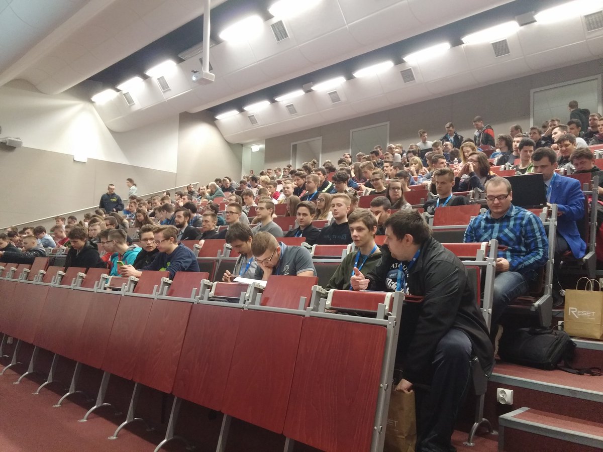 UniwersytetBB's tweet photo. Sala pełna, zaczynamy ITAD 2017 #ATHBielsko #StudiujNaATH #ResetATH https://t.co/uMRhS8Hrbm