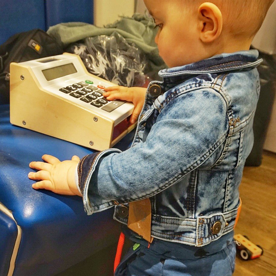 Jong geleerd is oud gedaan! #jeans #kidsfashion #workingfromhome #springiscoming #happyfriday #bloggerlife