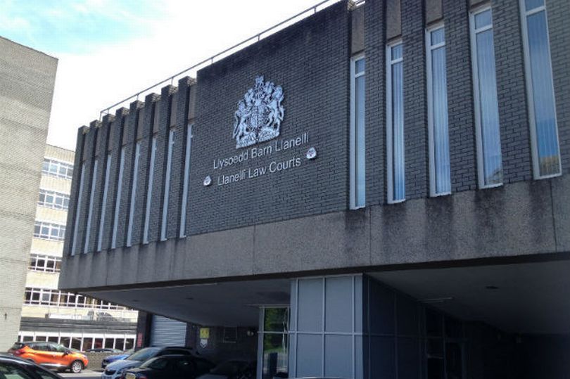 Carmjournal's tweet photo. Carmarthen man breached restraining order by assaulting his ex-partner
https://t.co/2NlNngGaPa https://t.co/IBkMLdVWGf