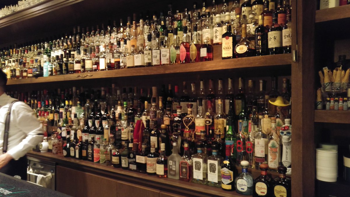 campos_nacho's tweet photo. So many whiskeys, so little time. @lordfart un abrazo hermano #BarHighFive #Tokyo https://t.co/S4FyD08E2n