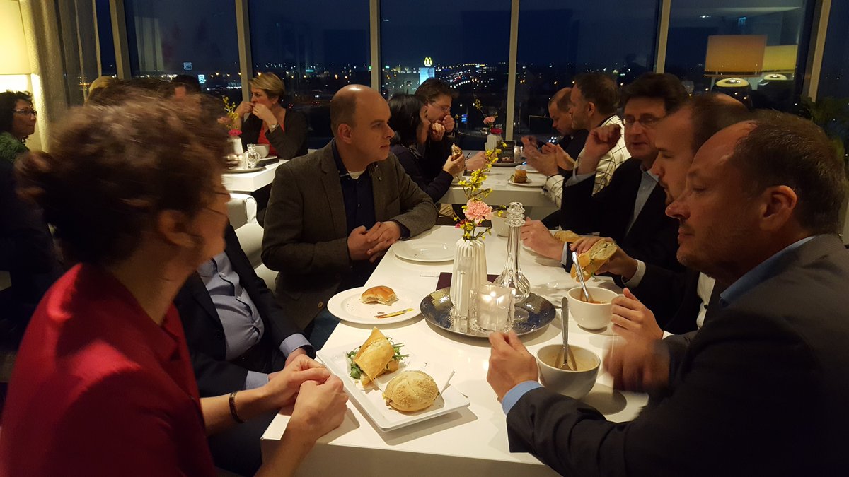 Rendement2Go's tweet photo. Gisteravond aftrap @Rendement2Go partner bijeenkomst nieuwe stijl (9 disciplines). Bijna alle 25 partners waren aanwezig, nu vol ad slag. https://t.co/eX6NhdI1xk