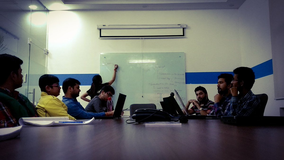 nodexperts's tweet photo. #NX conducting weekly #techmeet - "From a #programmer's lens" | know the difference #singlethreaded vs #multithreaded 
#HightechFriday https://t.co/Oc4fKL4U1M