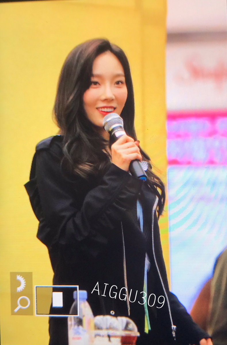 [PIC][17-03-2017]TaeYeon tham dự buổi Fansign cho "MY VOICE" tại COEX MALL Live Plaza vào tối nay - Page 2 C7H0UsXVwAAT7cX