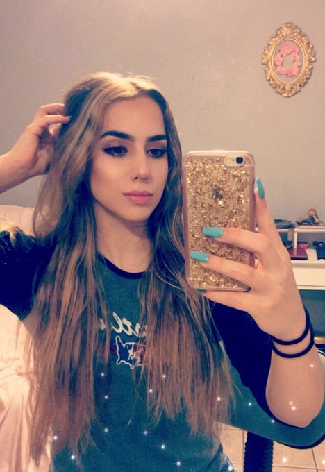 Curled or straight ? 😋 https://t.co/kcPNQrQaPa