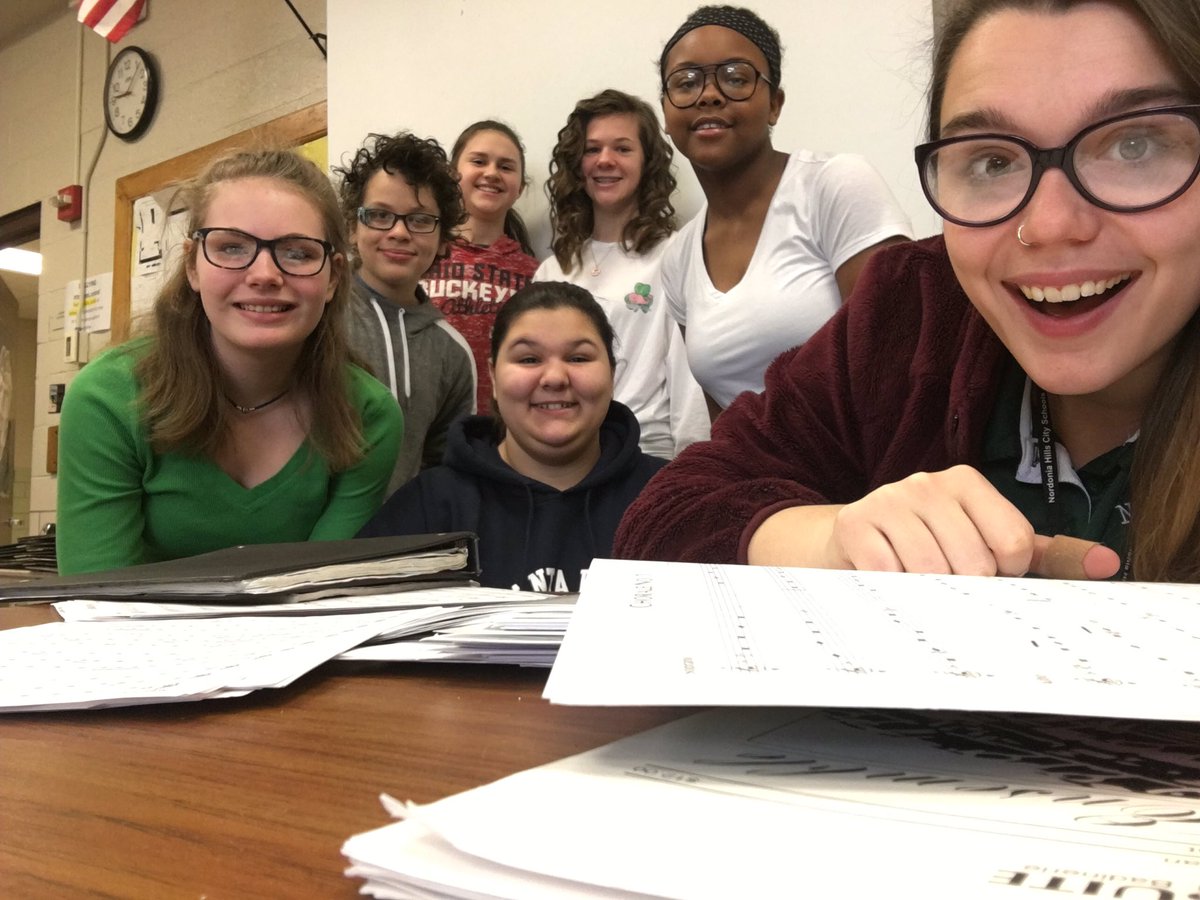 MsArcherNB's tweet photo. Happy St. Patrick's Day from (some) of the 7th grade clarinets!! ☘️🍀☘️ https://t.co/IQAKMQ5w81