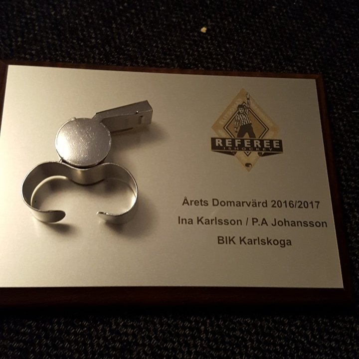 ICKicka83's tweet image. Den här hänger nu på bästa plats på mitt kontor. #stoltsomfan