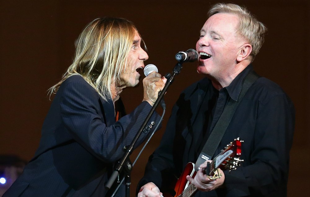 Epic - <a href="/IggyPop/">Iggy Pop</a> joins <a href="/NewOrder/">New Order</a> on stage to perform Joy Division's 'She's Lost Control' trib.al/IsPDP7z