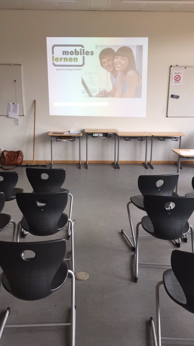MLDeutschland's tweet photo. Wir tauschen mal wieder den Schreibtisch gegen das Klassenzimmer #Elterninfotag https://t.co/xQ3FVcQhjI