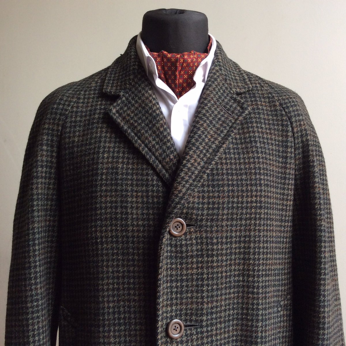 RetroVtgLove's tweet photo. Fresh togs on the horizon. Including this 1960's Crombie number with subtle windowpane check.  @Crombie1805 @eBay_UK https://t.co/h0sv69QJC2