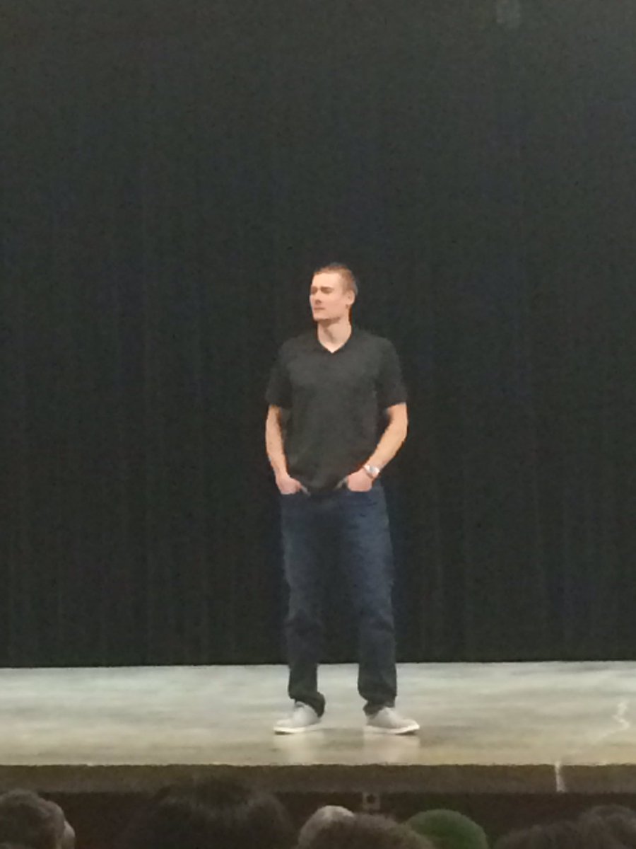 Simle7thHealth's tweet photo. Shout out to @benwoodside for talking to our 7th graders on hard work and living their dreams #believeinyourself https://t.co/lCUJqYMn78