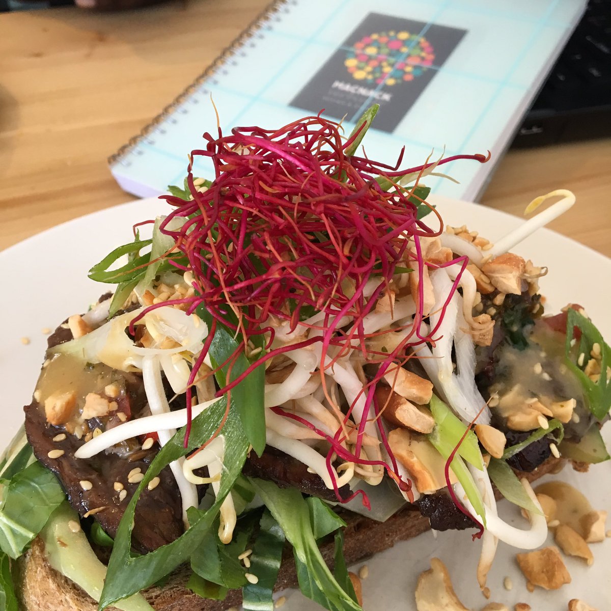 macnackverbindt's tweet photo. Werklunch bij #daslekker lunchroom #amsterdam met de #ictman @Erney76 van Shortys Computer Service...niet verkeerd deze sandwich! #aanrader https://t.co/WyQ4jcaBWr