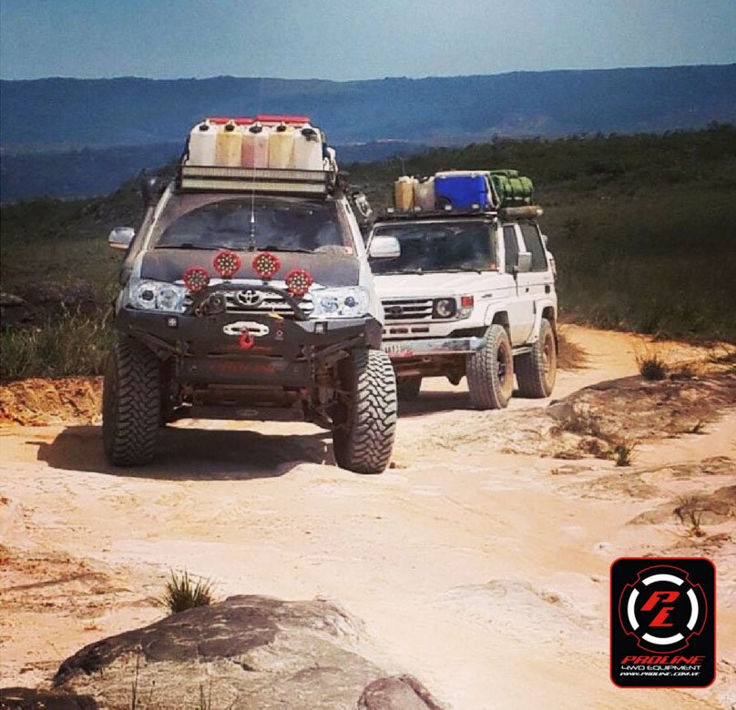 proline4x4's tweet photo. Si vas al #SaltoElHueso equipado como esta #Hilux, nada te va a detener. 👊🔥😎#OffRoadPower https://t.co/1G4t3ETeXq