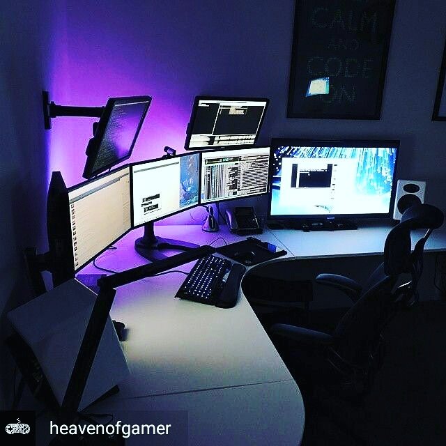 LivableTech's tweet image. This cool setup is like a battlestation 

Follow IG: @heavenofgamer

#PCBuild #Desktop #Monitor #Gadget #Gaming #Gamer #PCSetup #Desk