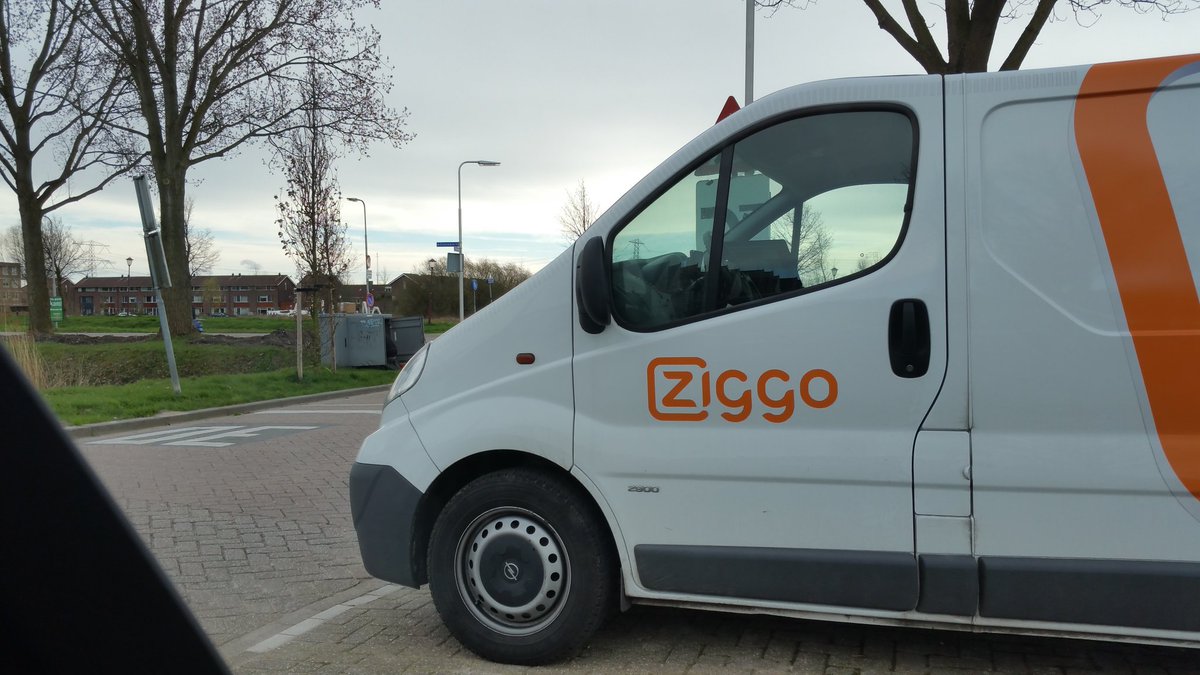 KuijerRonald's tweet image. Wordt hard gewerkt aan ontvangst probleem #ziggo #Puttershoek.  Oorzaak nieuwbouw aan Eikenlaan Groeneweg. #code2020 oplossen.