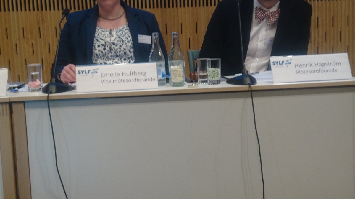 Rosa och gröna bilar verkar vara #sylffum17 eminenta mötespresidiums favorit 🚗🚘🚐