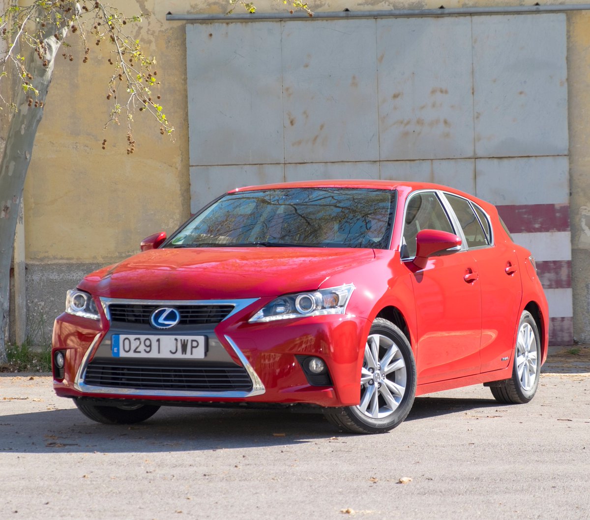 JoelPeirat's tweet photo. Hoy en #MOTOR #EMMCS @elmundocs testeamos el Lexus CT200h, el escalón de acceso a la gama @LexusSpain por 23.900€ https://t.co/cq3HOAvSWE
