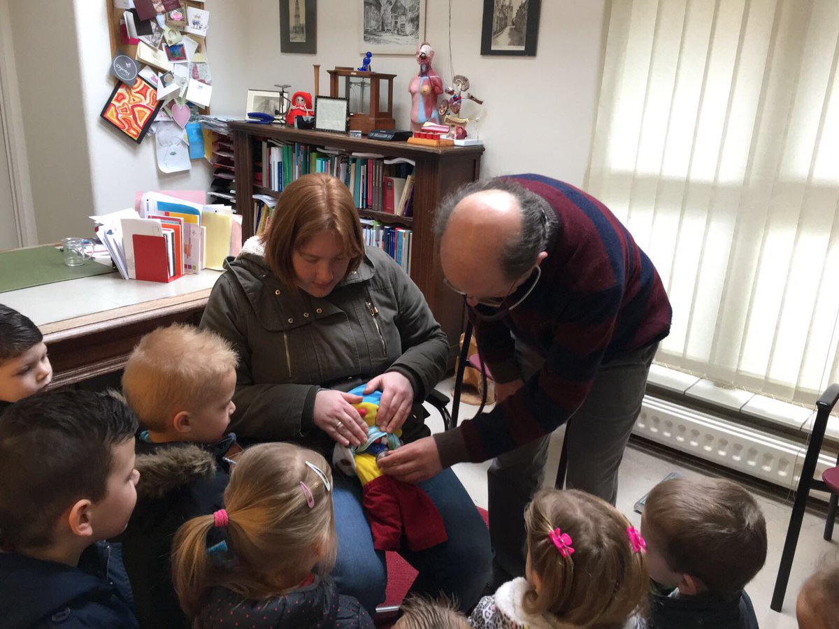 Met een thema "Hatsjoe" in de peutergroep, moet je natuurlijk wel even naar een echte dokter! Puk is weer beter gemaakt.