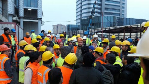 mayda_myd_'s tweet photo. #Alkman İnşaat işçileri beş işçinin haklarının gasp edilerek işten çıkarılmasına karşı iş bıraktı. #ProtestoEdiyorum
https://t.co/XSa9moAEjh