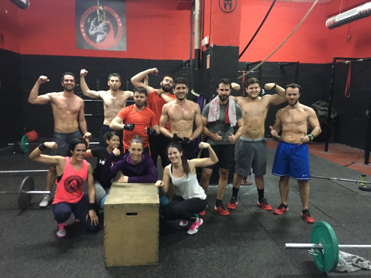 Spartanbox2015's tweet photo. #siemprefuerte #spartanbox #CrossFit #titanes https://t.co/tdVtDhC6h2