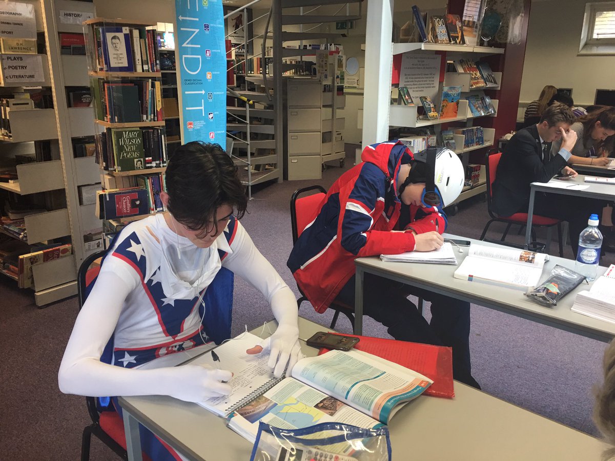 TheRoyalLatin's tweet image. We have the most amazing 6th formers #CW17 #quietstudy #fancydress #brilliant @LibraryRLS @RLS6thform 😂1/2