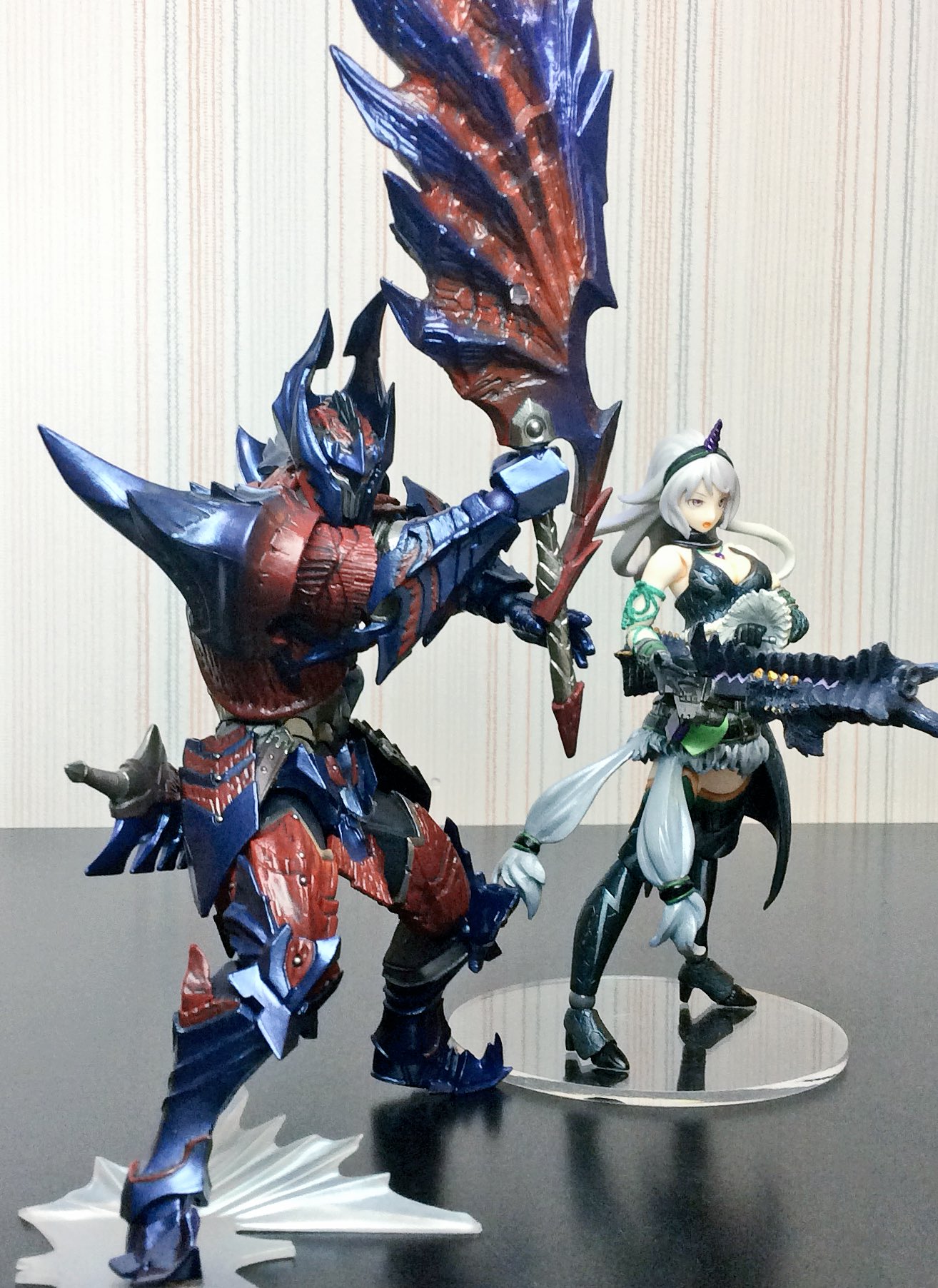 H Y O フィギュア原型師 Mhxx は明日発売 という事で ヴァルカンログの ディノ装備 男ハンター を開封 超 かっこいい 相性を考えてお気に入りの発掘キリンu 白肌版 と一緒に T Co Cnwddllogi Twitter