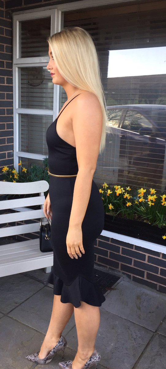 McCormackx's tweet photo. QUB management formal 👗 #formalfun #dressedup #feelingfine https://t.co/3jS6sbFlw8