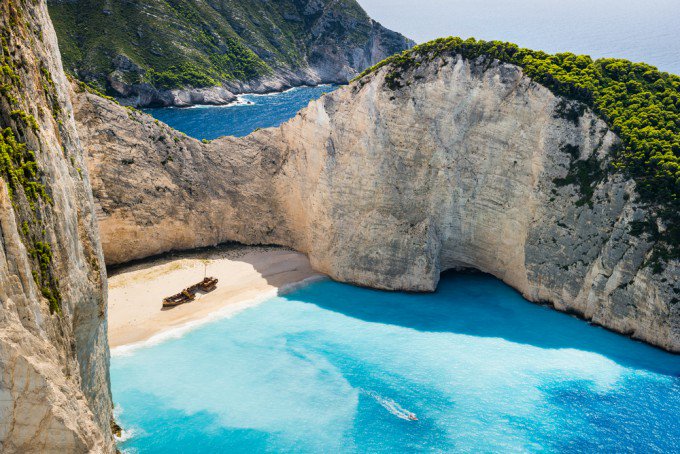 絶景 世界遺産 ザキントス島 非世界遺産 ギリシャ イオニア海に所在するギリシャ領の島で 島の名前はギリシャ神話のダルダノスの子供の名前に由来する ジブリ作品 紅の豚 の主人公ポルコの秘密のアジトのモデルとも言われている