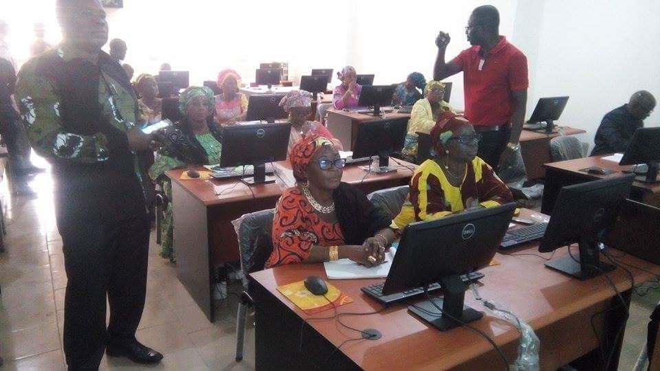 dnigovgn's tweet photo. #DNI a initié ce jeudi 16 mars 2017 un atelier de formation de 2 j. à l'intention des receveurs des 5 communes et du gouvernorat de Conakry. https://t.co/2s590L3JnW