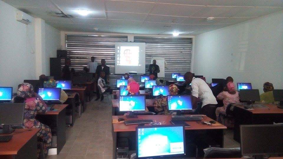 dnigovgn's tweet photo. #DNI a initié ce jeudi 16 mars 2017 un atelier de formation de 2 j. à l'intention des receveurs des 5 communes et du gouvernorat de Conakry. https://t.co/2s590L3JnW
