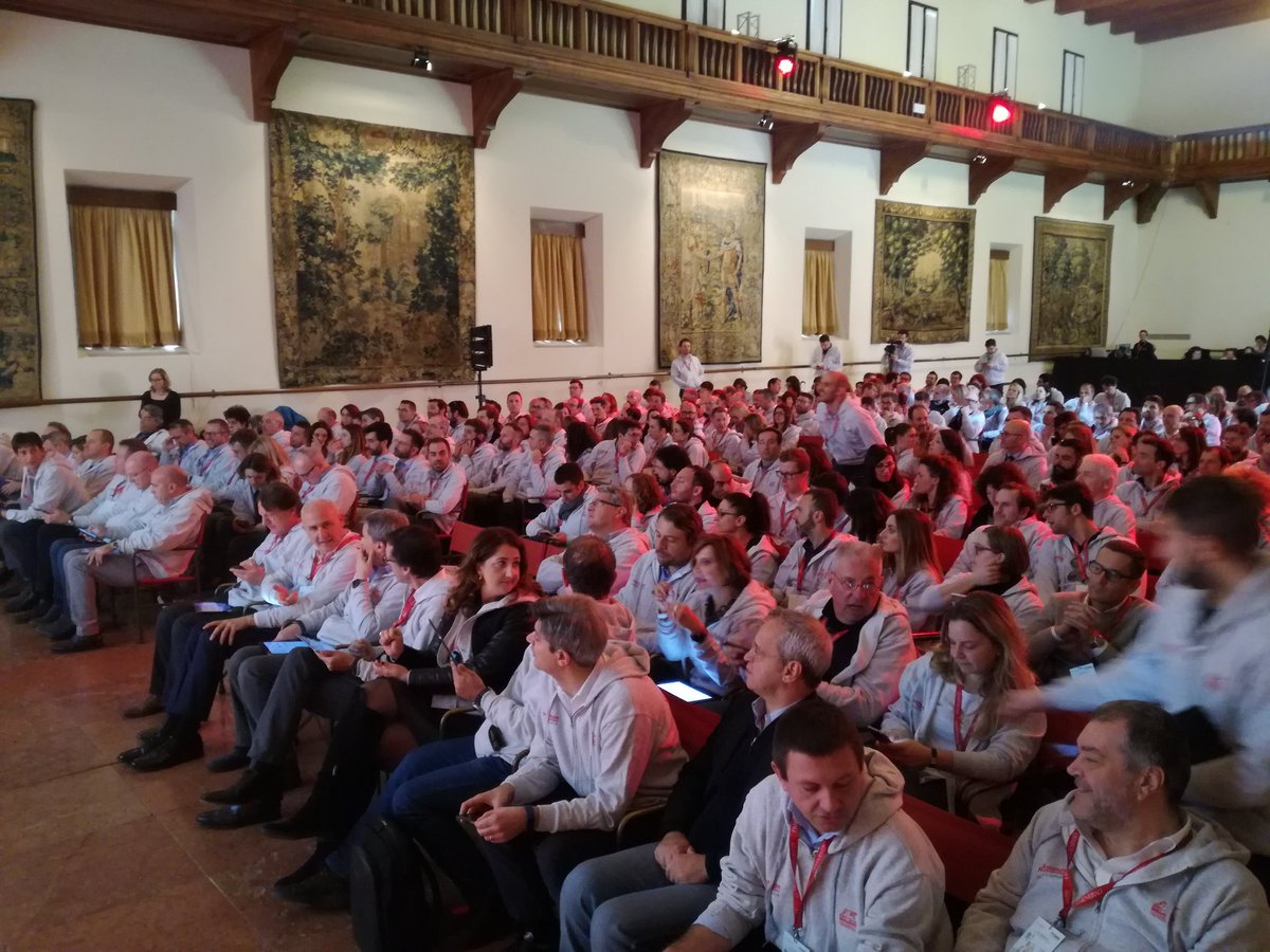 renato_agalliu's tweet photo. Dopo una #nottedaLeone via alla presentazione dei progetti. #GeneraliHack https://t.co/r6y1PosIDo