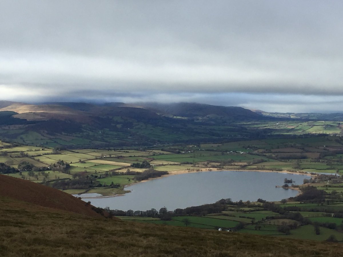 HillierWend's tweet photo. Then heading low chosen for lovely times spots Allt #perfectforpicnic Mynydd Llangorse #easytrail 🏃 Tor y Foel #notsoeasy 🏃@BeaconsPhotos https://t.co/JrusIDxxRS