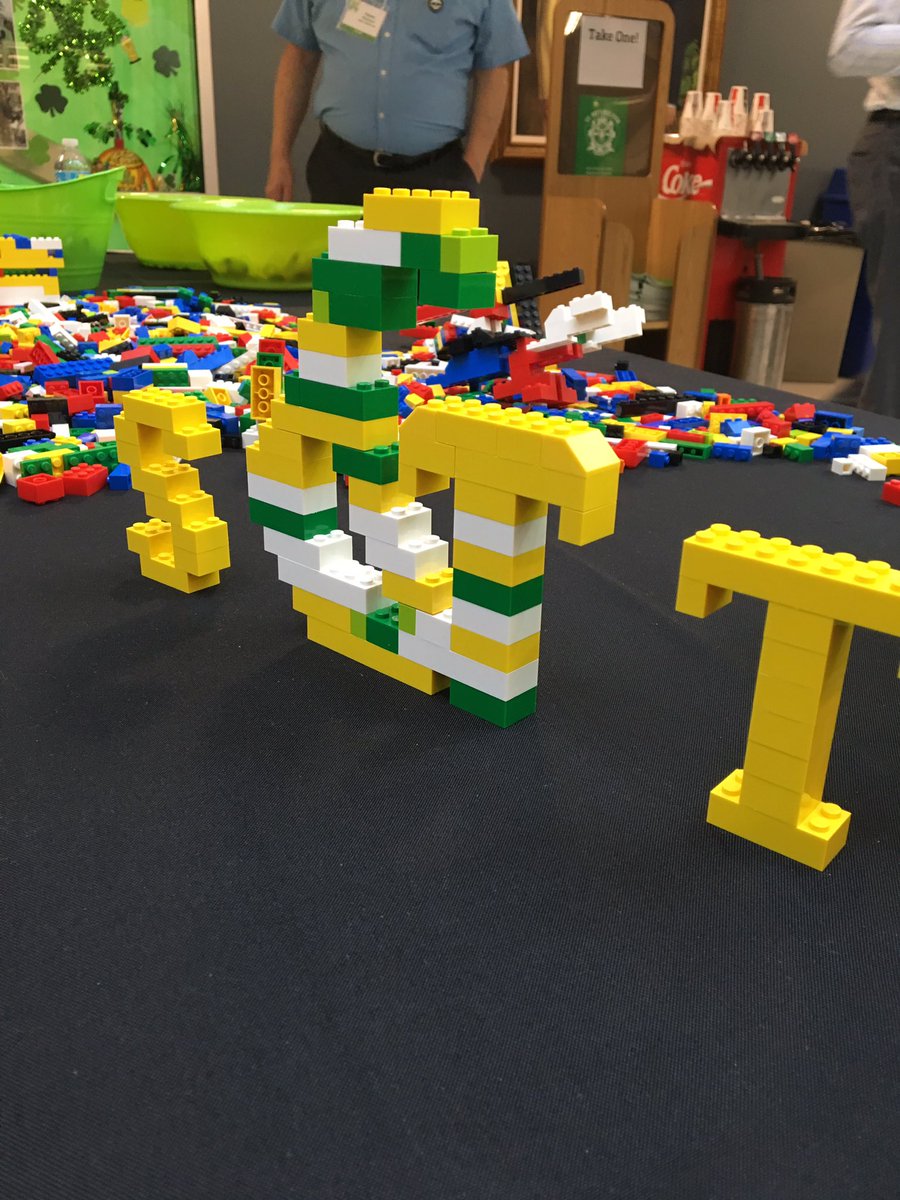 saskyles's tweet photo. How we do Legos @MissouriSandT #tltx https://t.co/YDwamj0Ykl