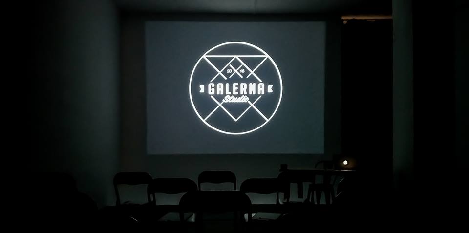 GalernaStudio's tweet photo. Nuestro plató se puede convertir en una sala de 60m2 para workshops
Capacidad:mas de 30 personas 
Info:info@galernastudio.com
#GalernaStudio https://t.co/reLAoyazJ6