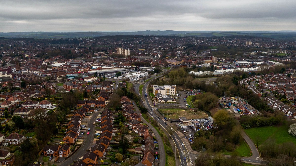 dekimages's tweet photo. Some aerial snaps from yesterday. Stourbridge viaduct and Stourbridge town. @ExpressandStar @WeAreBCR @BlackCountryPic #stourbridge https://t.co/FzCdCzln6q