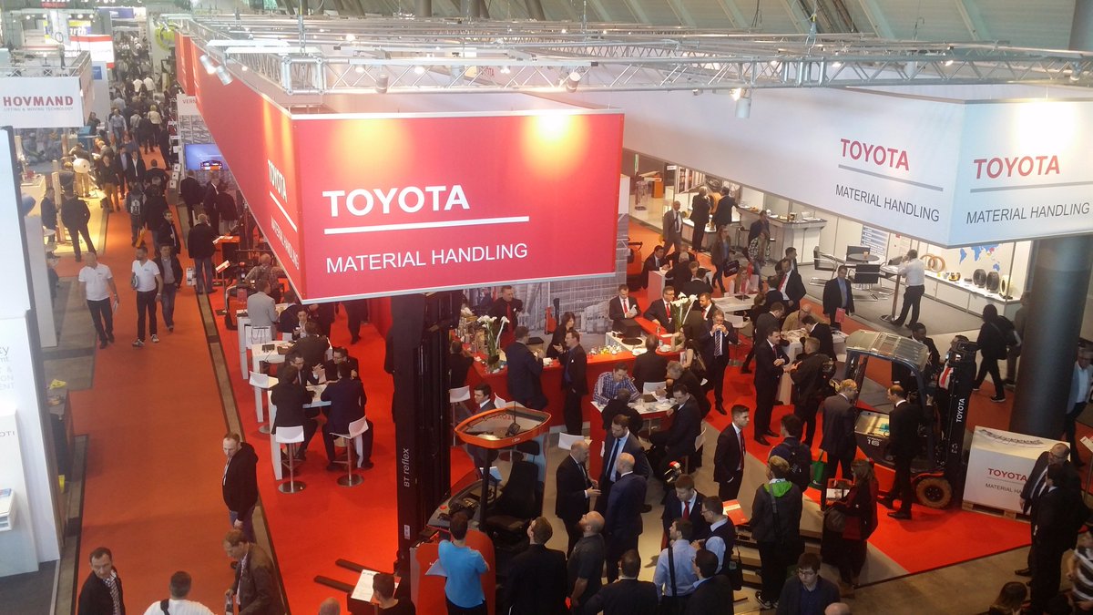 ATKrakow's tweet photo. More photos from our visit at #LogiMAT2017 #Stuttgart @LogiMATDaily @Messe_Stuttgart #Germany @KUKA_RoboticsDE @BoschGlobal @toyota_europe https://t.co/G2XlB1nBDh