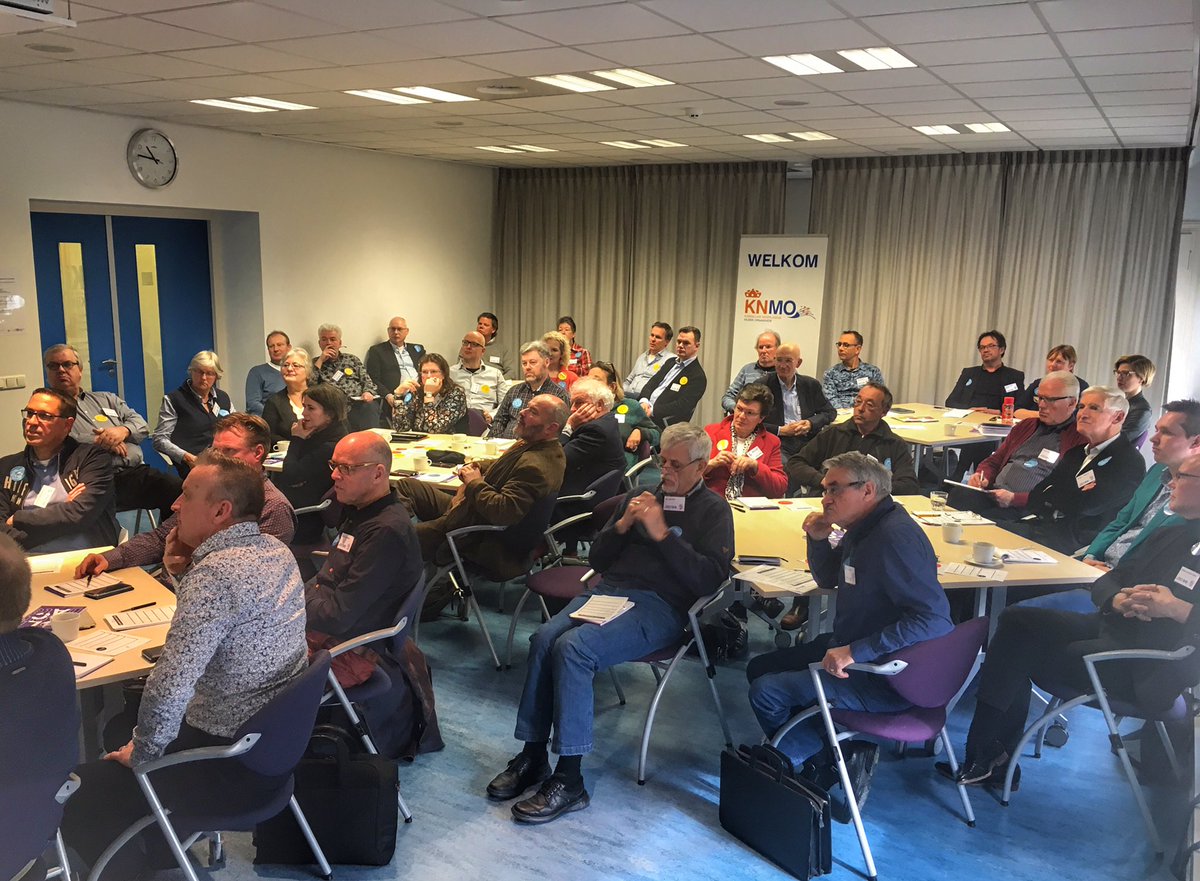 LKCA_'s tweet photo. Zeer boeiende presentatie van @JaimzsSmith @Youngworks bij gecommitteerden muziek @LKCA_ Morgen Dronten. @ChantaldeBV @JanvdEijnden https://t.co/JfhvCcZsJZ