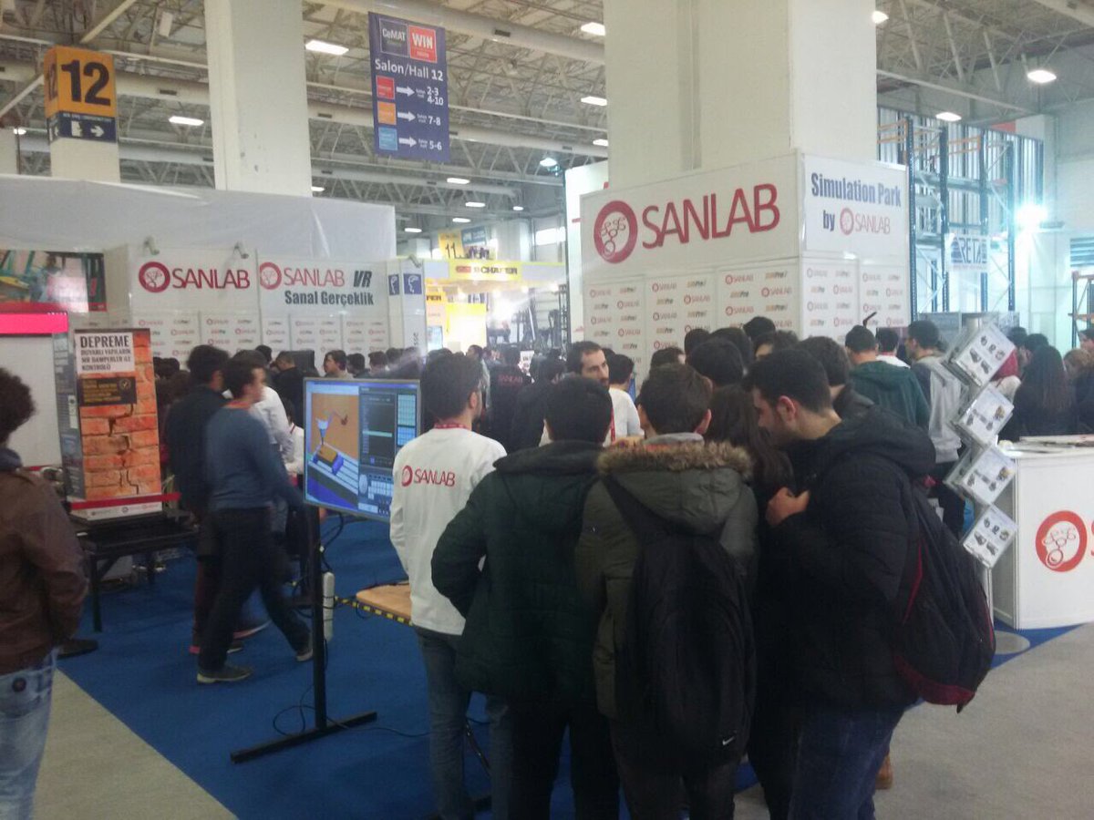 İş makineleri simülatörlerinin yer aldığı Sanlab Simulation Area yoğun ilgi görüyor. #CeMATEurasia
