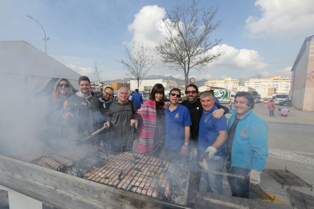 aj_gandia's tweet image. Hui hem visitat als fallers i Falleres de la @FallaAlquerieta. Gràcies per tot!