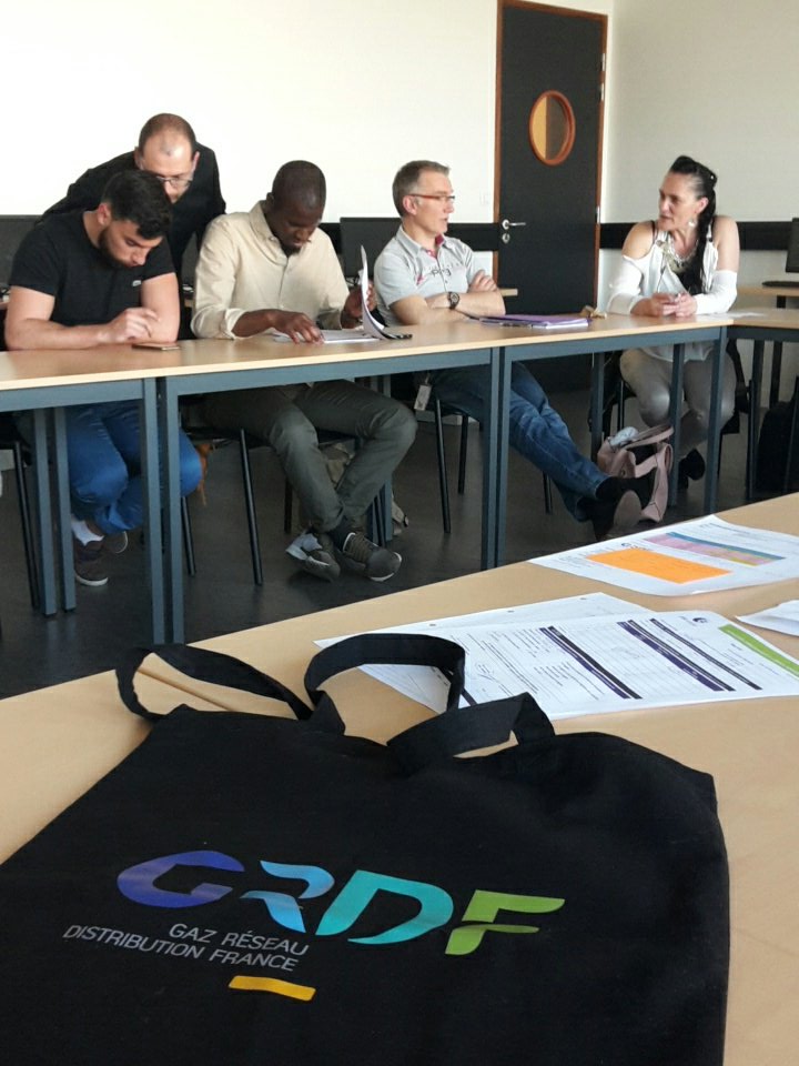 F_Houdeville's tweet photo. Clôture de la #POE TRG @GRDF avec 100% d'embauche.@Poleemploi_lyon @AGEFOS_PME_RA @EnergyFormation @ENGIE_IneoFR @ClaireBoubin @CarolDenoyer https://t.co/bUn5tN7Kl9