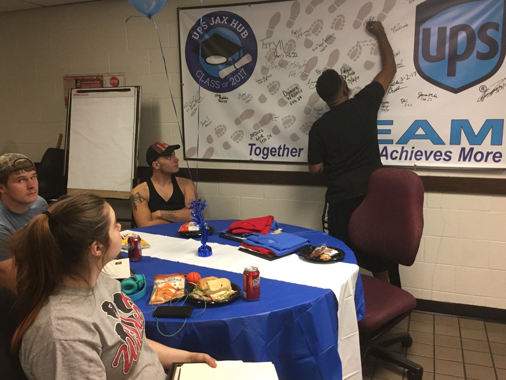 5 new members to JAX Twi team signing the banner. Welcome to the UPS team Daniel, Milton, Kierston, Marcus &amp; Mikala!