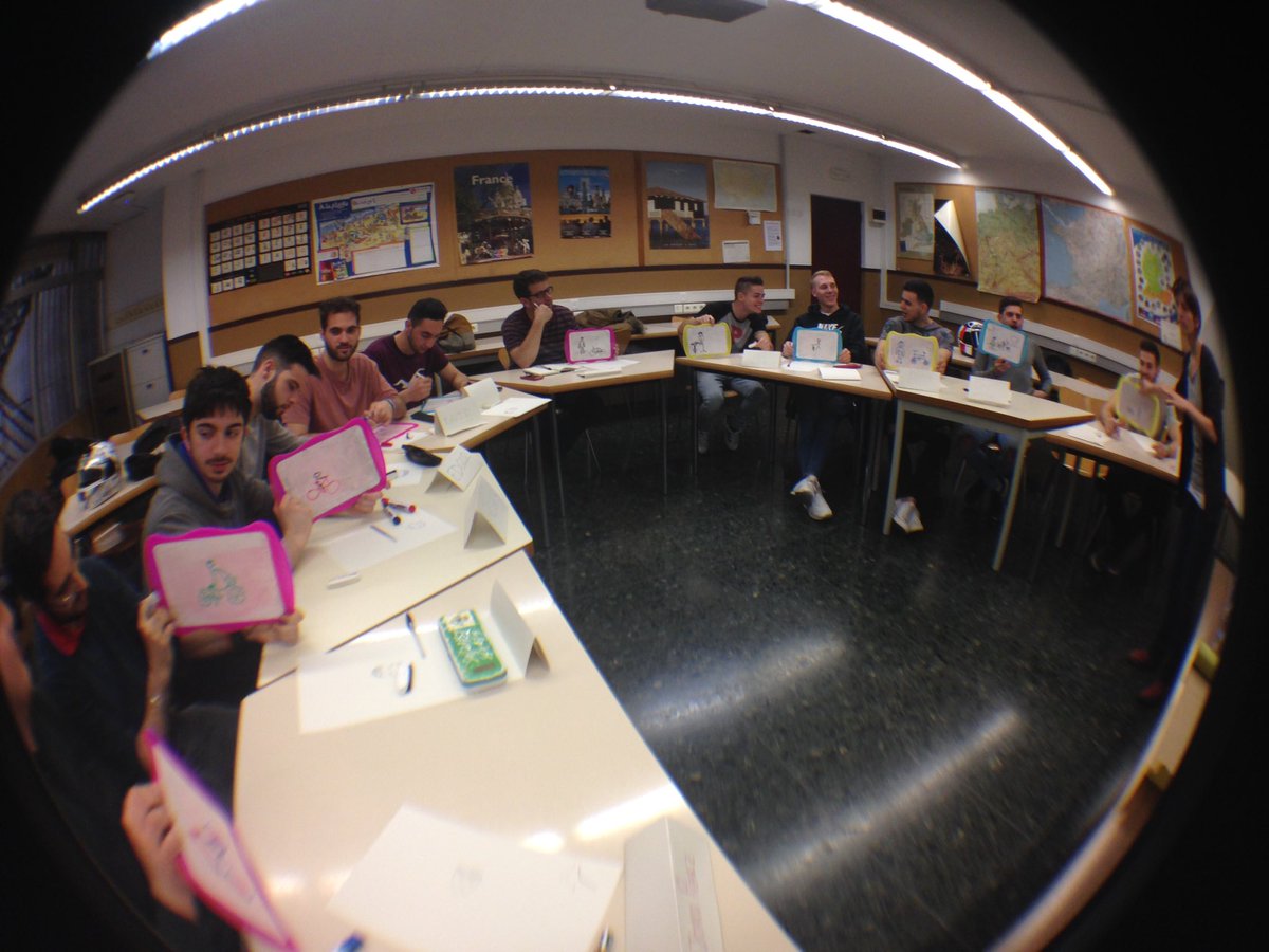 ecat_llc's tweet photo. Treballem sobre els projectes amb Visual Thinking #ecattalks https://t.co/E4mnWlCfOu