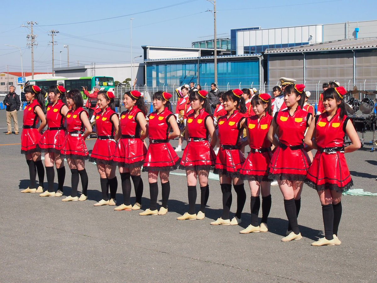 大吉 小吉 そんな日帰り客のために 豊橋市長や愛知県副知事までが参加して歓迎セレモニーが行われました そしてクソ寒い中 藤ノ花女子高校レッドペッパーズ の可愛くも健康的な演技と演奏を楽しむことが出来ました 寒いのにホントご苦労さまでした